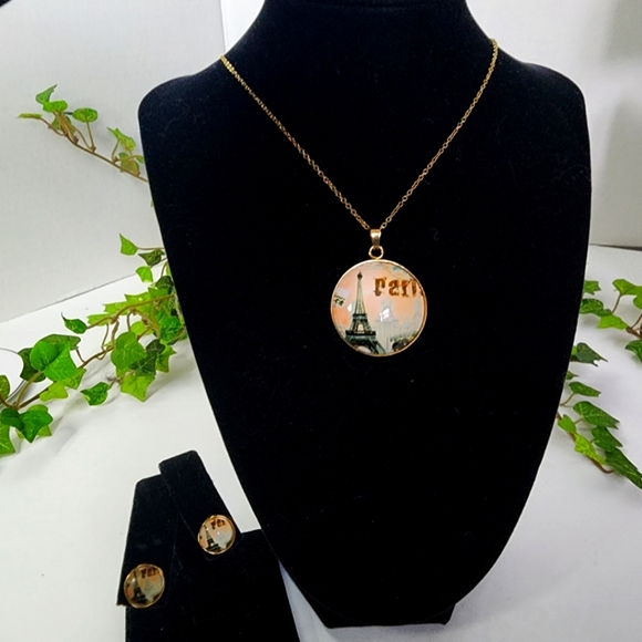 Gold Eiffel Tower Paris Graphic Pendant and Matching Earrings - Picture 1 of 7